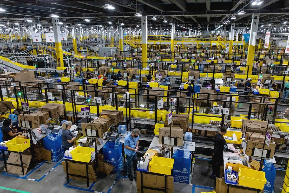 Nhân viên kho hàng Amazon